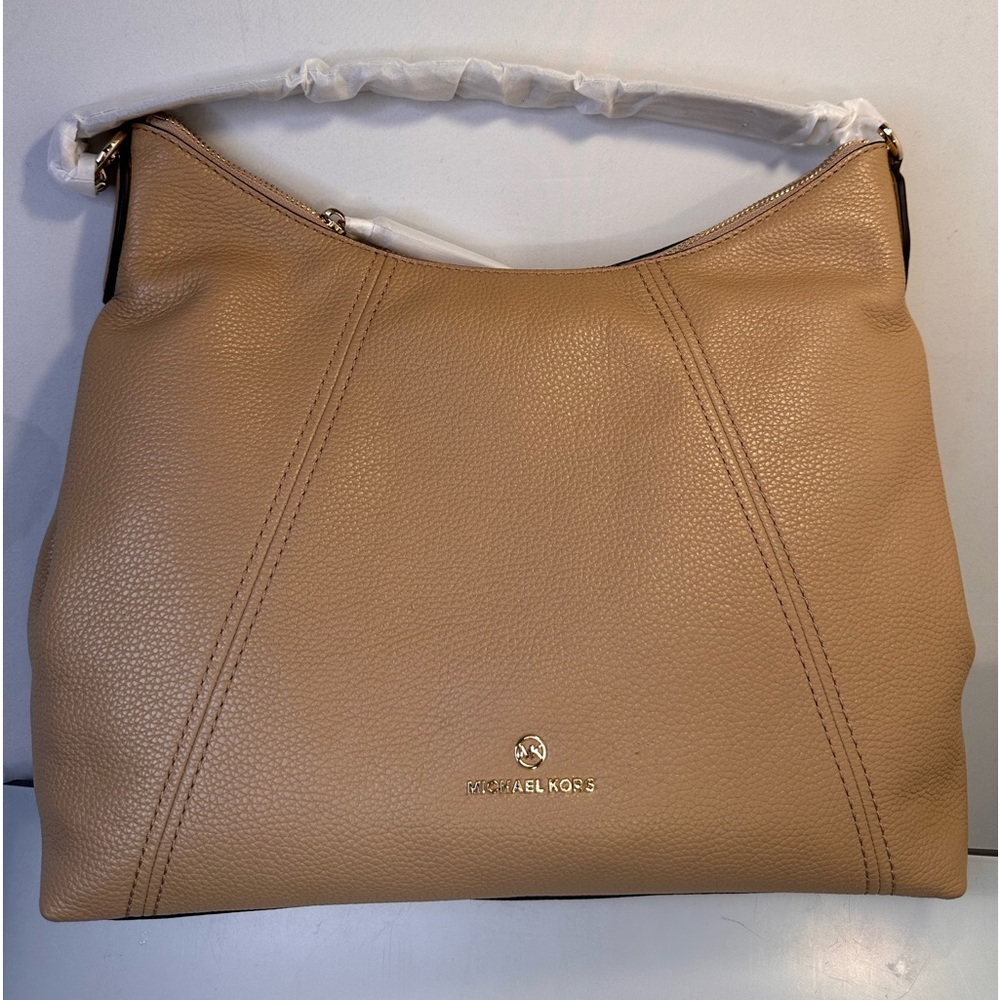 Make: Michael Kors Brand New purse without tags.